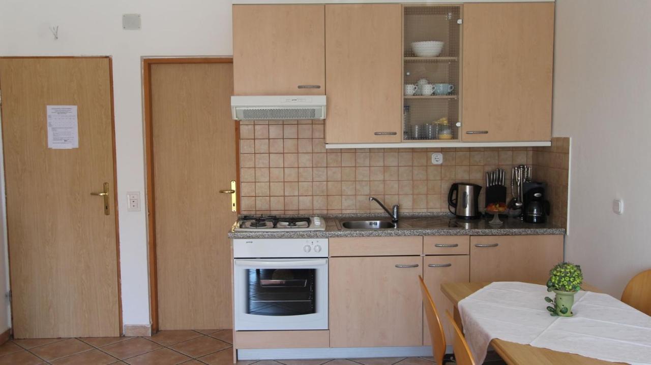 Apartments Grahovac Malinska Exterior foto